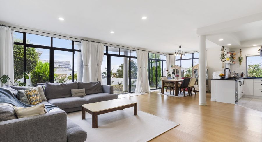  at 2/38 Luckens Road, West Harbour, Auckland