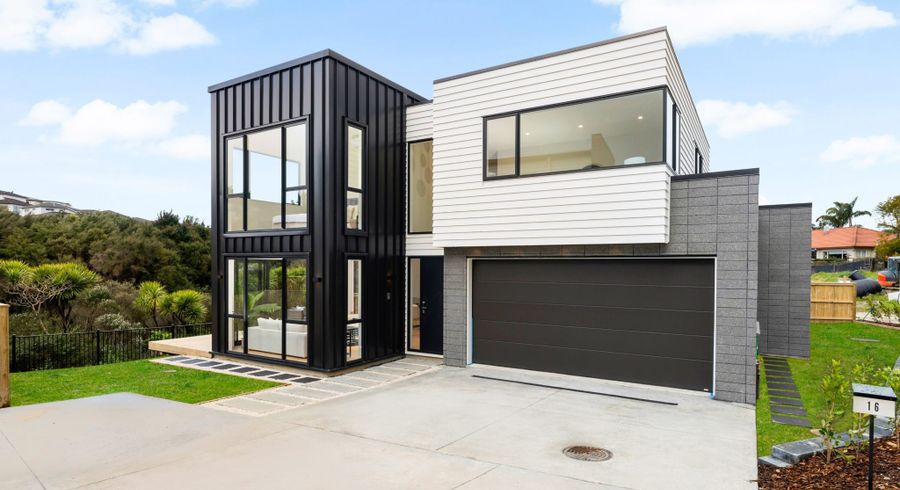  at 16 McMenamin Place, Fairview Heights, Auckland