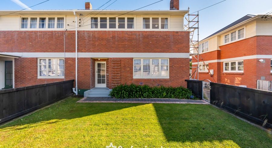  at 215 Knights Road, Lower Hutt, Lower Hutt, Wellington