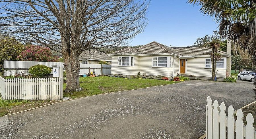  at 4 Wood Street, Wainuiomata, Lower Hutt