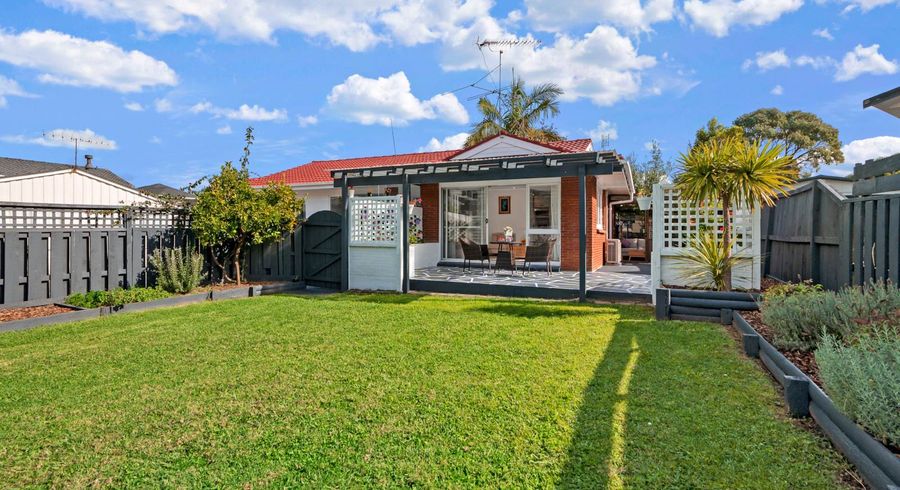  at 1/67 Cascades Road, Pakuranga Heights, Auckland
