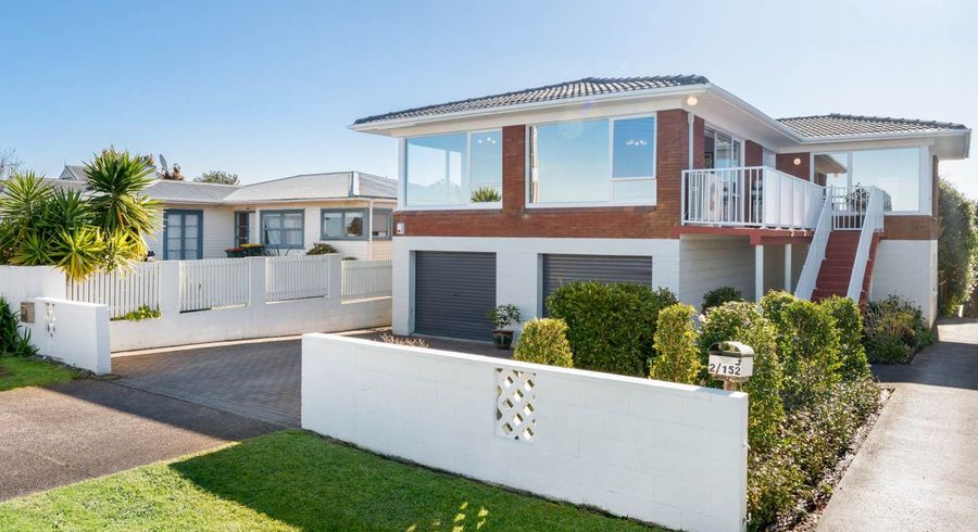  at 1/152 Sunset Road, Unsworth Heights, North Shore City, Auckland
