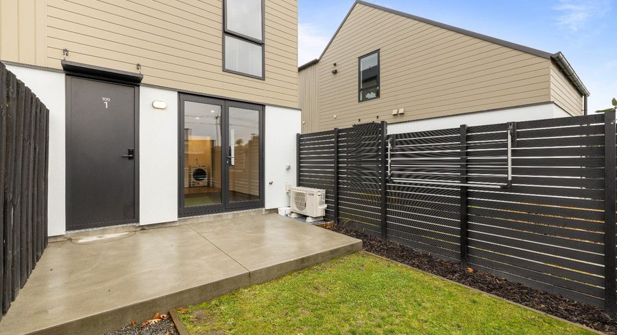  at 2/104 Ruskin Street, Addington, Christchurch City, Canterbury
