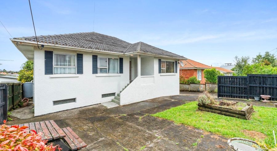  at 21 Williamson Avenue, Belmont, North Shore City, Auckland