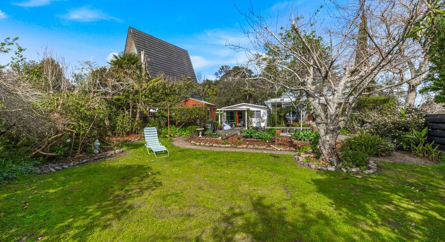  at 32 Ferry Parade, Herald Island, Auckland