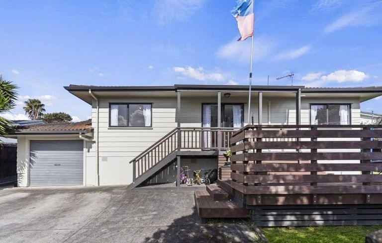  at 6  Katrina Place, Massey, Waitakere City, Auckland