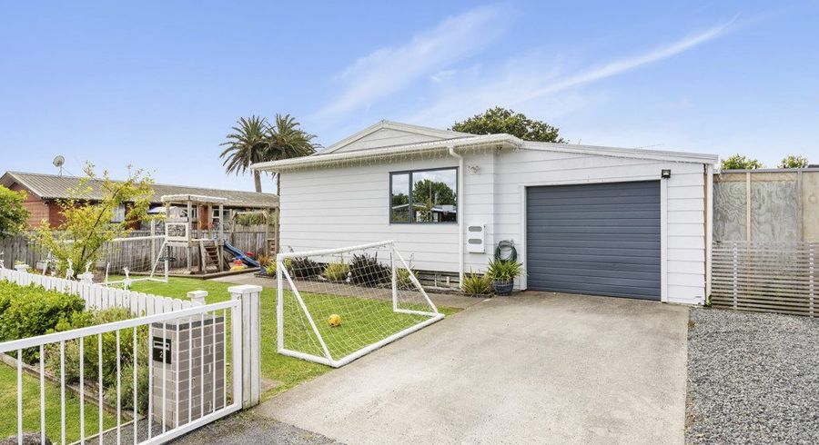  at 2 Mary Keane Lane, Parakai, Helensville