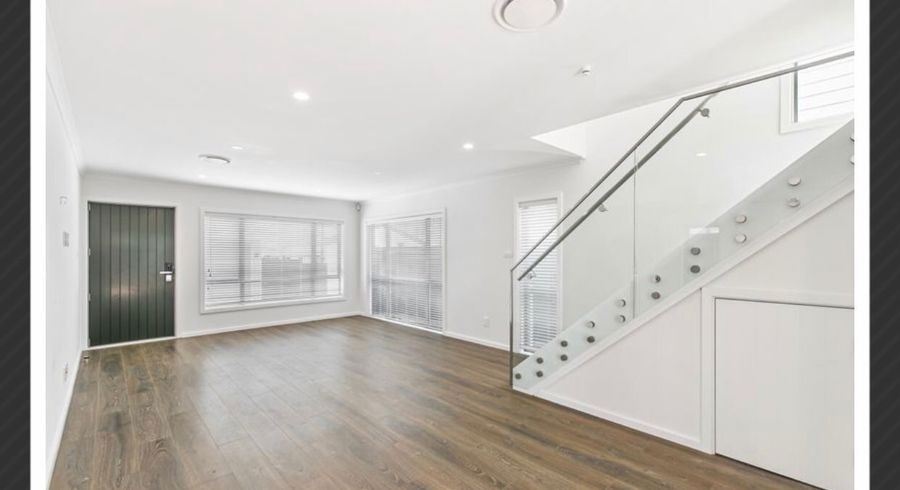  at 8 Waihanga Way, Bucklands Beach, Auckland