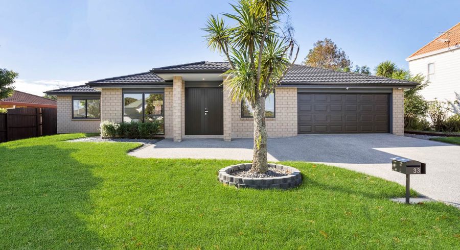  at 33 Frank Nobilo Drive, Golflands, Auckland