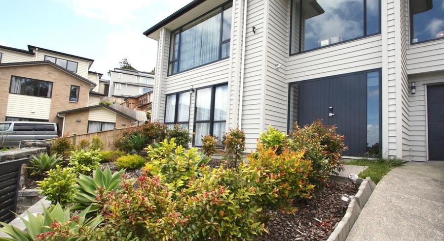  at 33 Corricvale Way, Northcross, Auckland