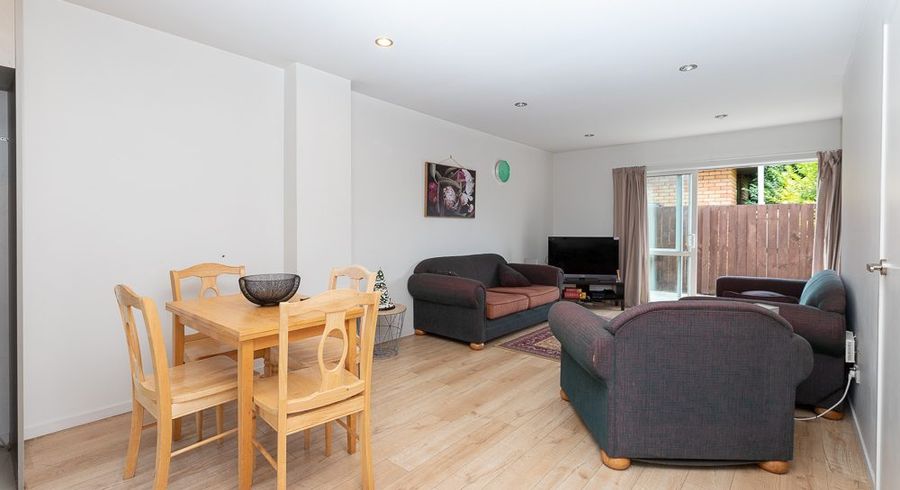  at 2/4 Littler Place, Hamilton East, Hamilton, Waikato