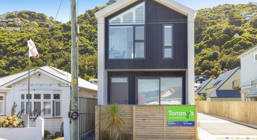  at 1/166 Queens Drive, Lyall Bay, Wellington