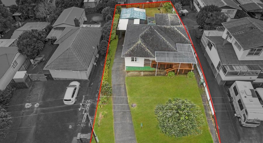  at 11 Robert Burke Place, Henderson, Waitakere City, Auckland