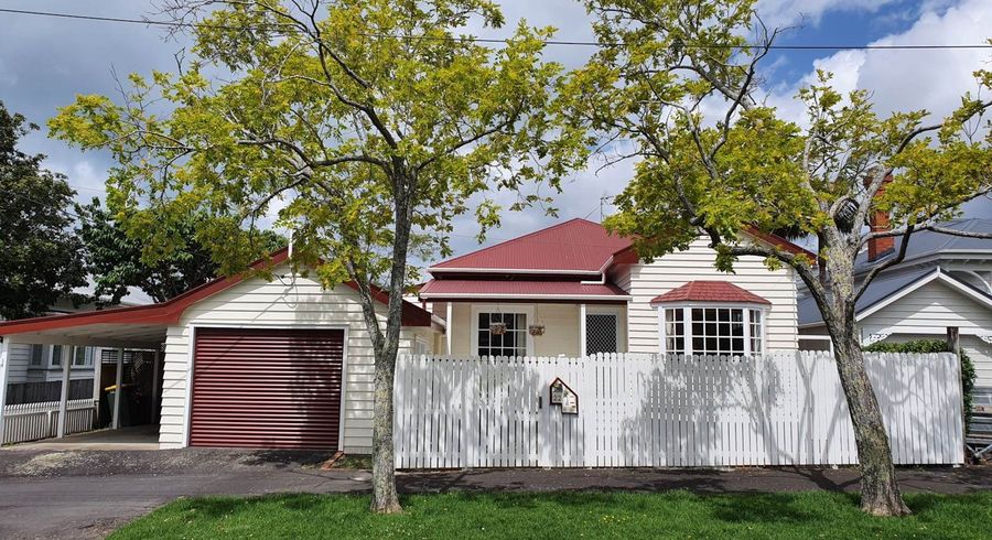 at 22 Summer Street, Stanley Bay, North Shore City, Auckland