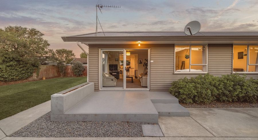  at 2/90 Queenspark Drive, Parklands, Christchurch