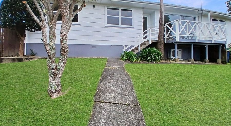  at 1/11 Talavera Place, Te Atatu South, Auckland