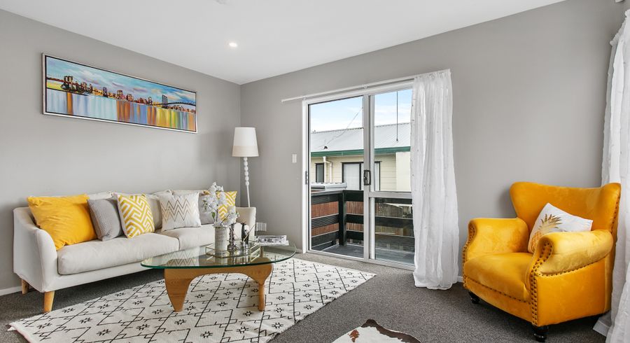  at 1/73 Redcrest Avenue, Red Hill, Papakura