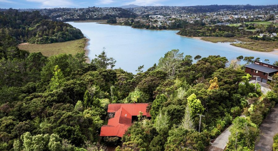  at 2 Te Kawau Pass, Greenhithe, North Shore City, Auckland