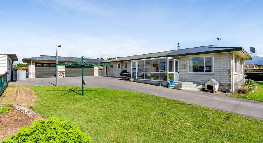  at 227 Pembroke Road West, Pembroke, Stratford