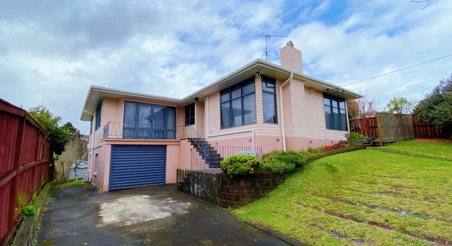  at 4 Alma Street, Te Atatu South, Waitakere City, Auckland