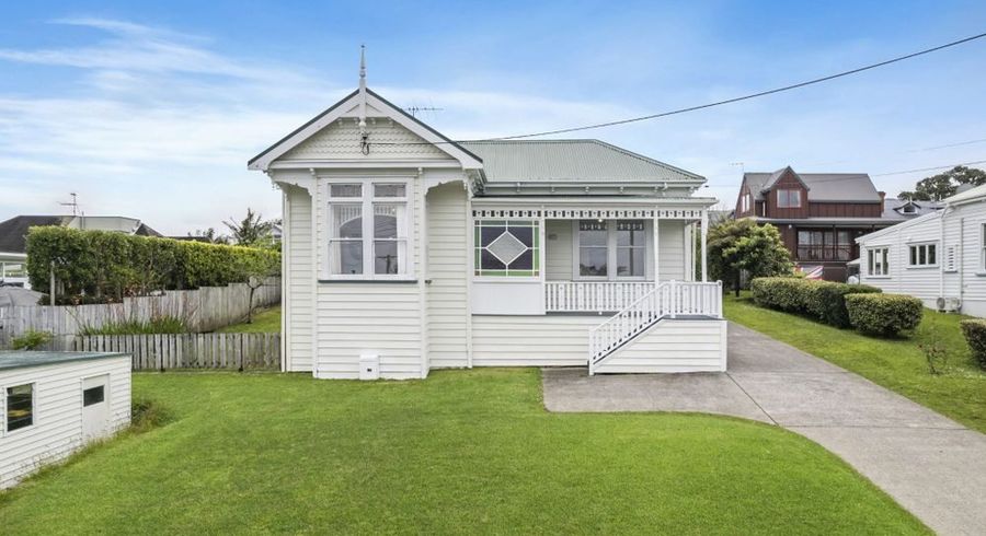  at 5 Mariposa Crescent, Birkenhead, Auckland