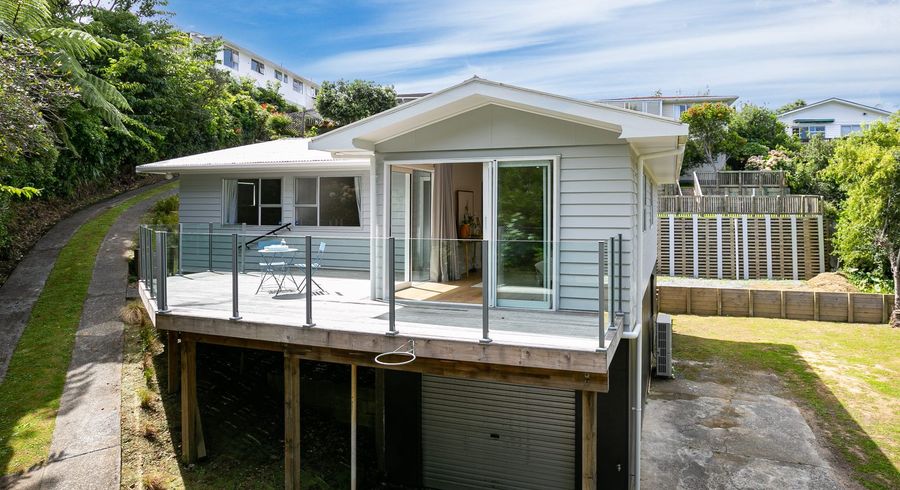  at 118 Taylor Terrace, Tawa, Wellington