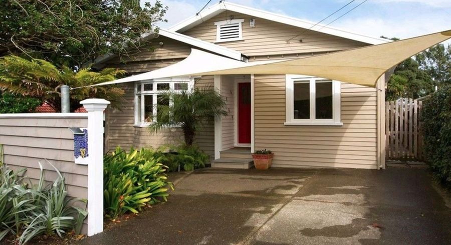  at 32 Aroha Avenue, Sandringham, Auckland City, Auckland