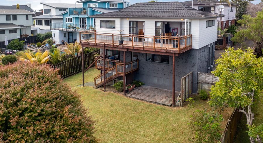  at 2/14 Ridge Road, Waiake, Auckland