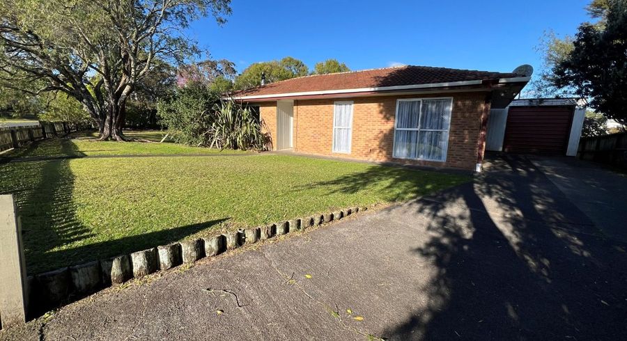  at 9 St Catherine Crescent, West Harbour, Waitakere City, Auckland
