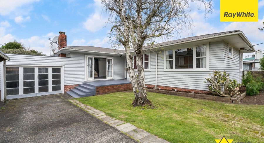  at 11 Graham Avenue, Te Atatu Peninsula, Waitakere City, Auckland