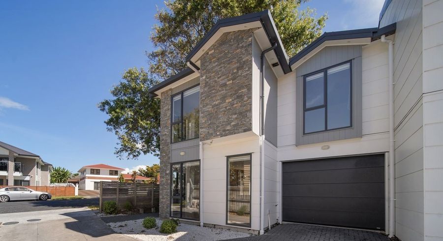  at 64  Landscape Road, Papatoetoe, Manukau City, Auckland