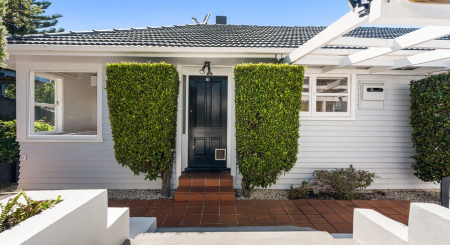  at 1/18 Limmer Place, Browns Bay, North Shore City, Auckland