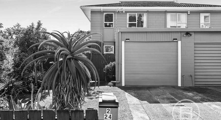  at 2/24 Glynnbrooke Street, Te Atatu South, Auckland