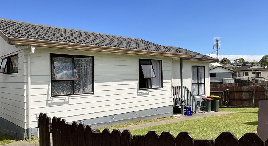  at 2/22 Silver Creek Road, Weymouth, Auckland