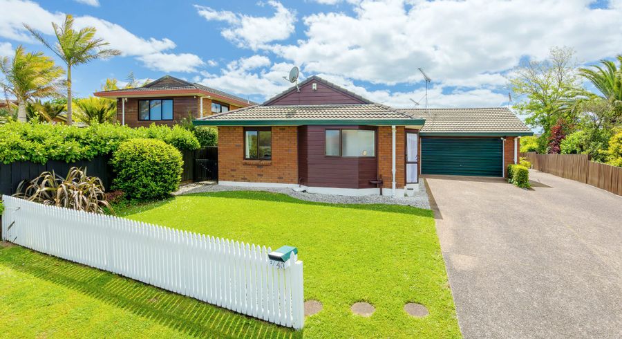  at 1/40 Channing Crescent, Botany Downs, Auckland