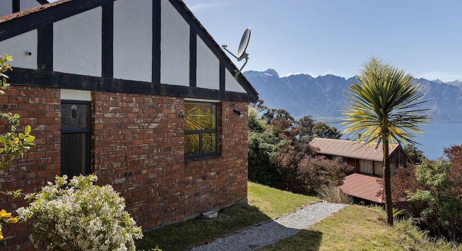  at 10 Moss Lane, Sunshine Bay, Queenstown
