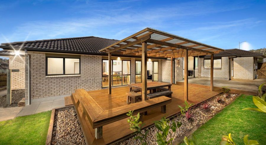  at 5 Stow Place, Henderson, Auckland