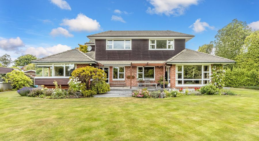 at 10 Woodford Terrace, Fendalton, Christchurch City, Canterbury