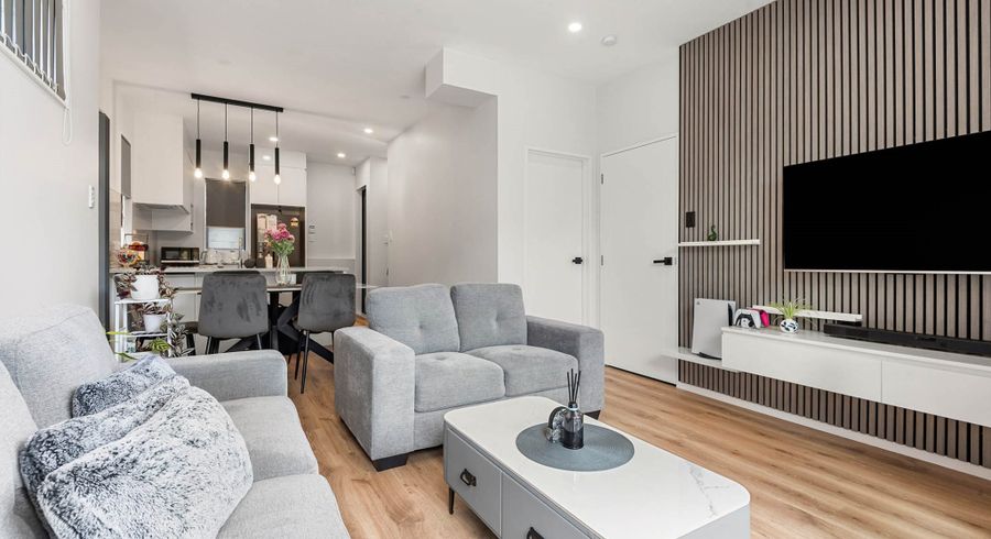  at 8B Hobart Crescent, Wattle Downs, Manukau City, Auckland