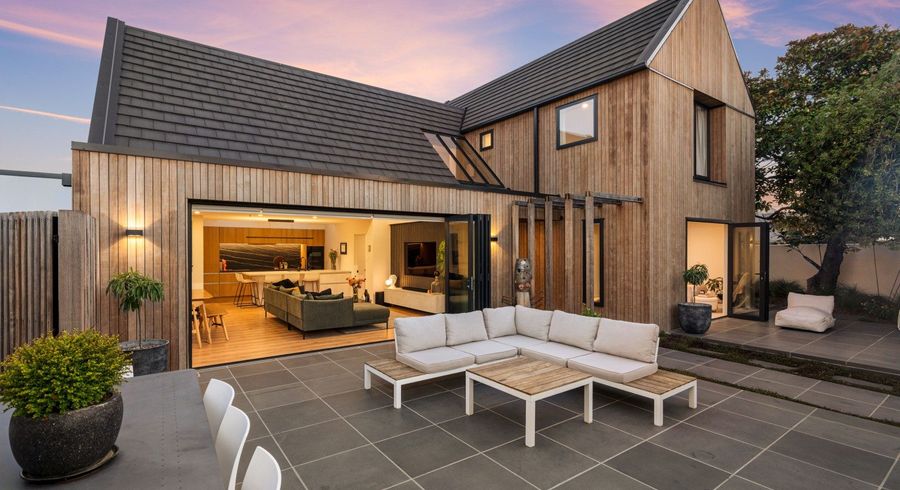  at 2 Wairarapa Terrace, Fendalton, Christchurch City, Canterbury