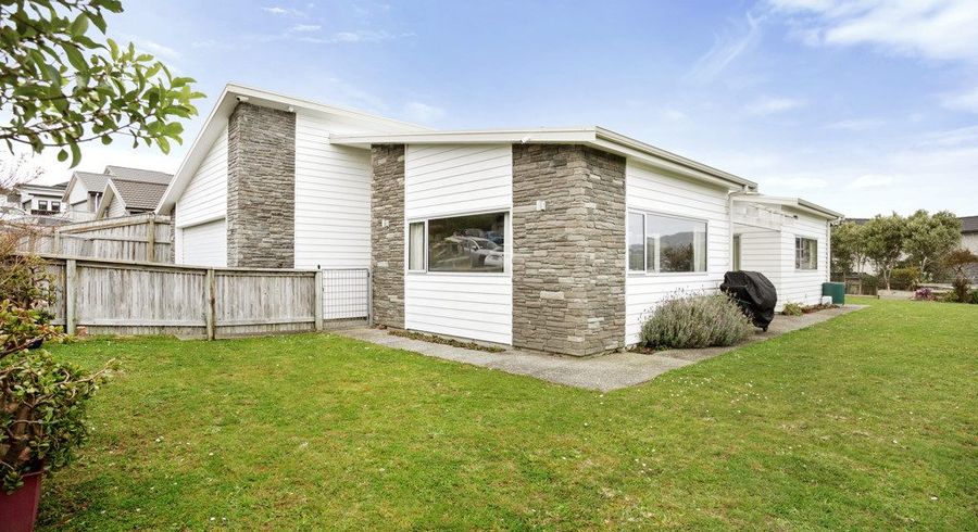  at 15 Paparoa Crescent, Aotea, Porirua, Wellington