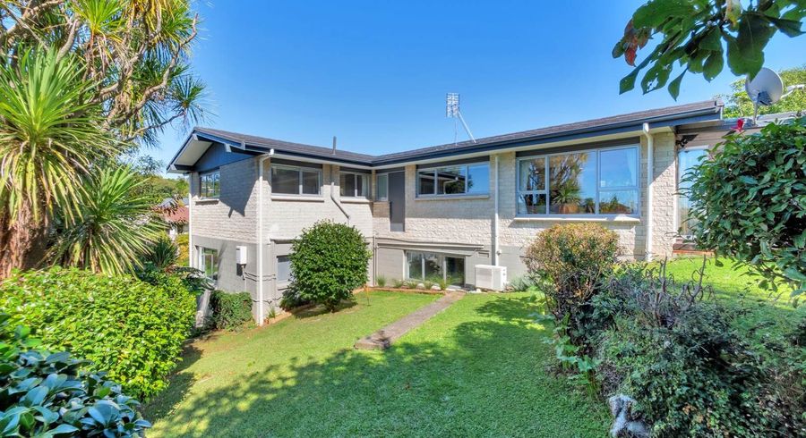  at 8 Coromandel Crescent, Mairangi Bay, North Shore City, Auckland