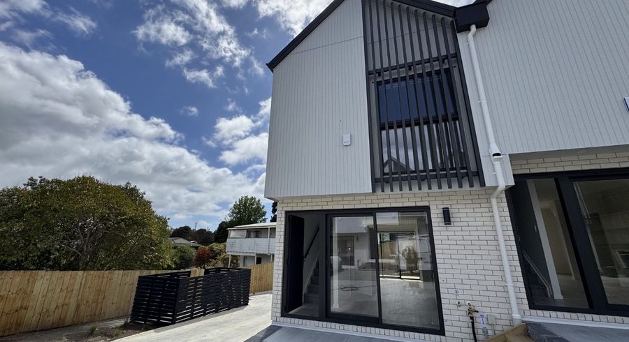  at 1/36 Fairdale Place, Birkdale, North Shore City, Auckland