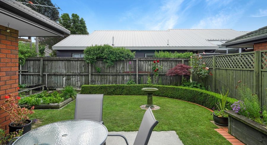  at 2/47 Laing Crescent, Heathcote Valley, Christchurch