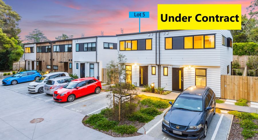  at 63 Hillcrest Avenue, Hillcrest, North Shore City, Auckland