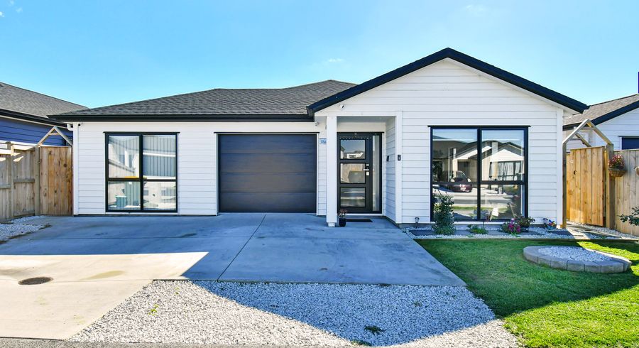  at 4 Sapwood Crescent, Takanini, Takanini