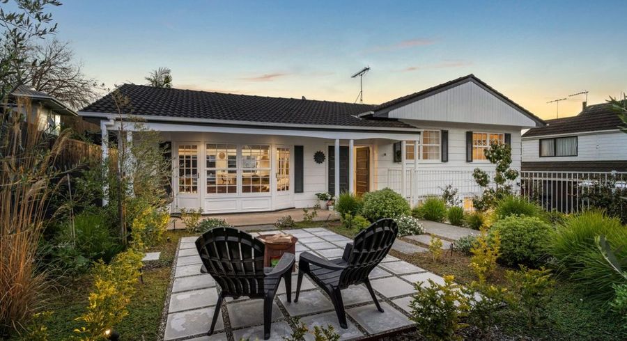  at 16 Pickwick Parade, Mellons Bay, Manukau City, Auckland