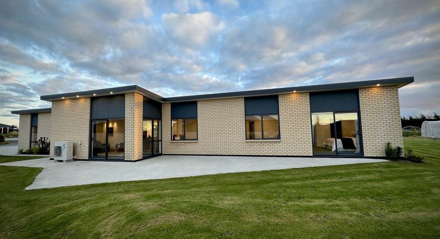  at 8 Chatham Rise, Seaward Bush, Invercargill