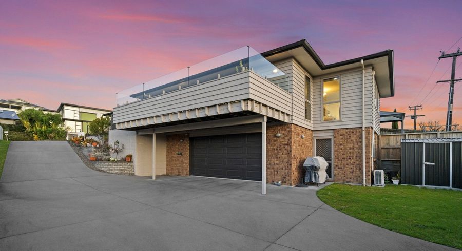  at 8 Utopia Park Heights, Welcome Bay, Tauranga