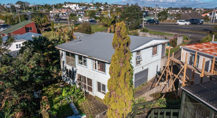  at 583  East Coast Road, Browns Bay, North Shore City, Auckland